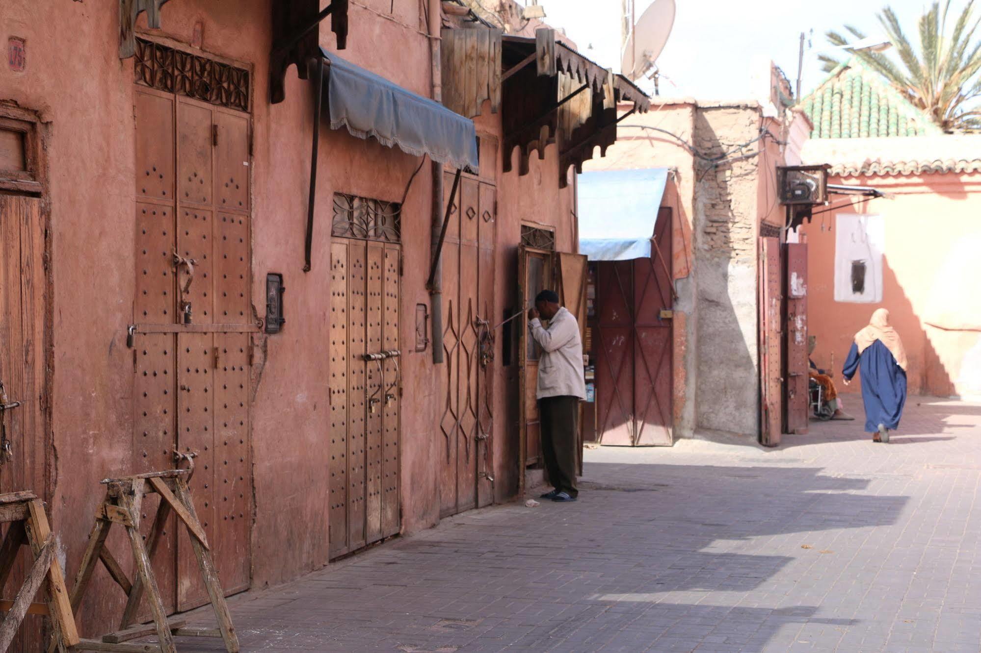 Hotel Riad Awinati Location Privatisee ,Piscine Chauffee , Beau Rooftop Marrakesch Exterior foto